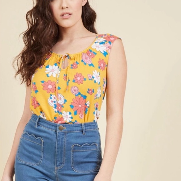 ModCloth Best and Brightest Yellow Floral Tank Top - Picture 1 of 5